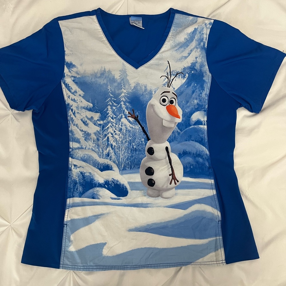 Disney Frozen Olaf scrub top size Large